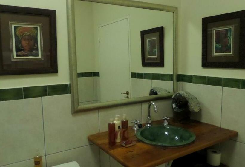 غرفة قياسية إطلالة جانبية علي البحر, Moonglow Guest House