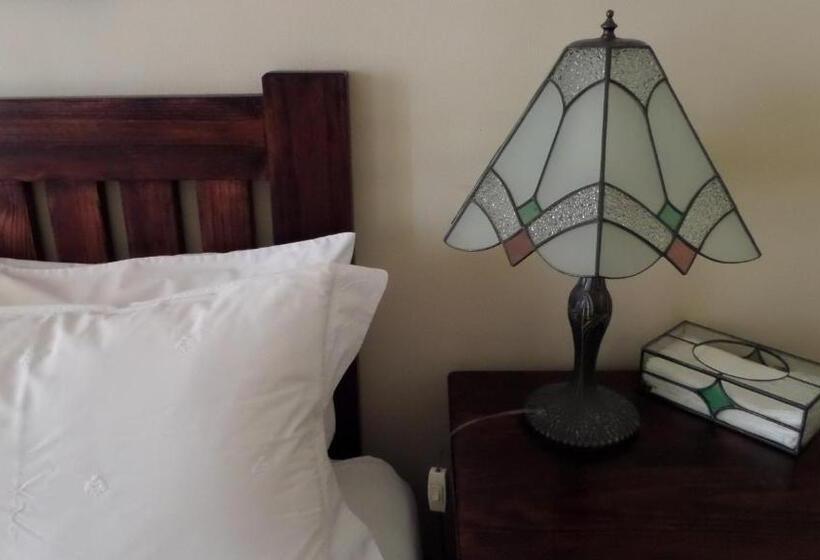 غرفة قياسية مطلّة علي البحر, Moonglow Guest House