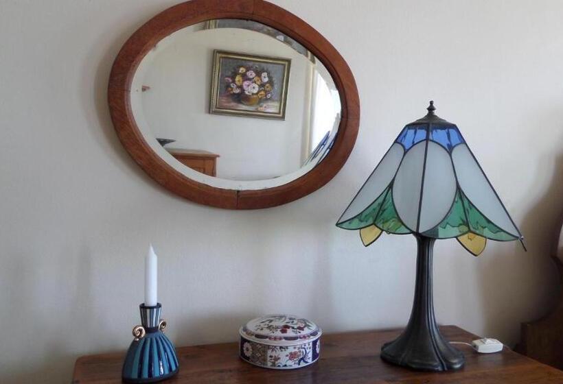 غرفة قياسية مطلّة علي البحر, Moonglow Guest House