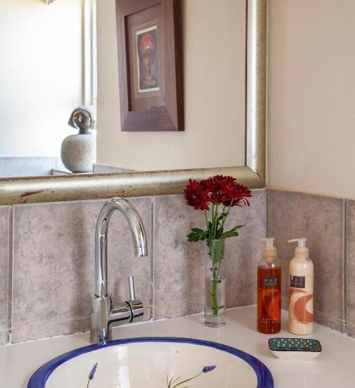 غرفة قياسية مطلّة علي البحر, Moonglow Guest House