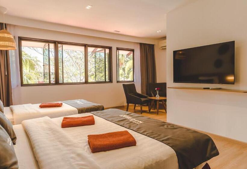 חדר דלוקס לשלושה, Pangkor Sandy Beach Resort