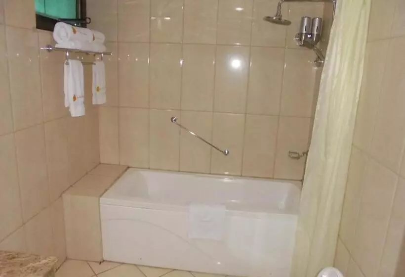 اتاق استاندارد با تخت بزرگ, Saromaria