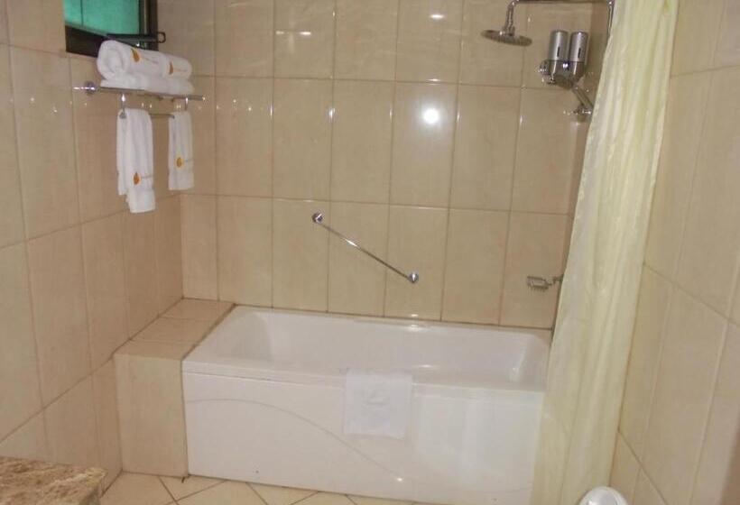 سوییت جونیور لوکس, Saromaria