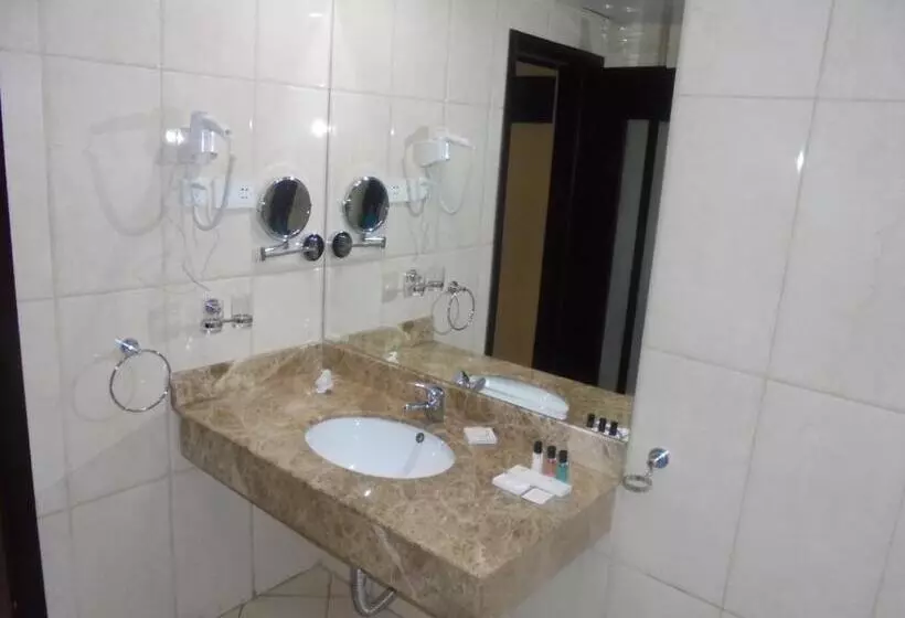 اتاق خانوادگی, Saromaria