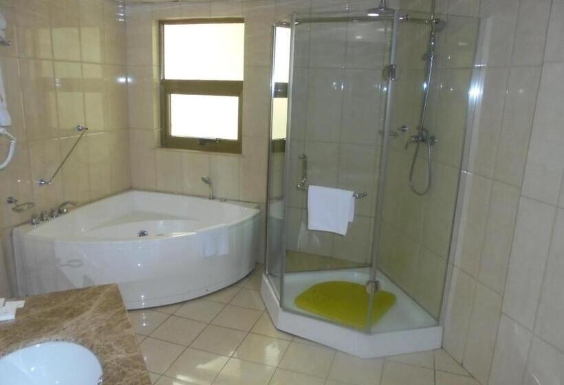 اتاق سوپریور, Saromaria