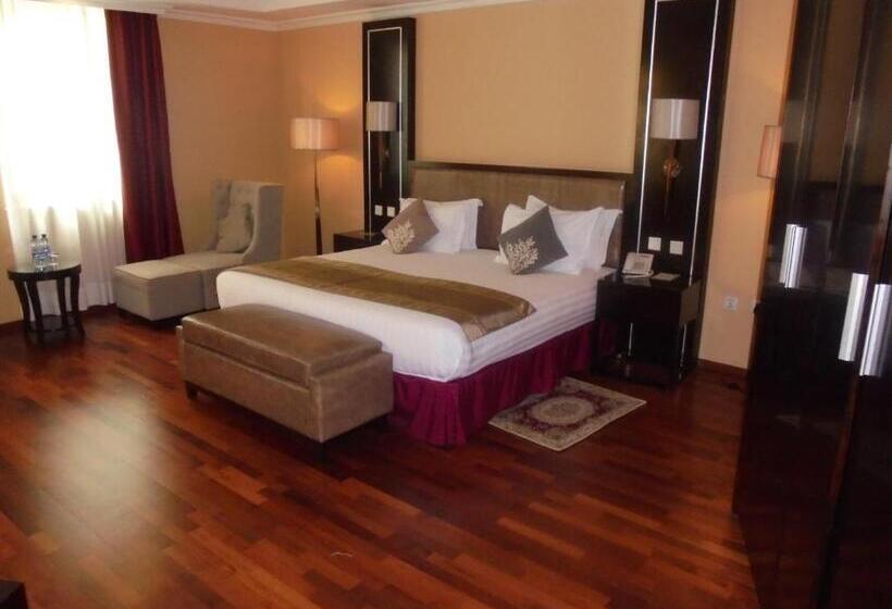 اتاق سوپریور, Saromaria