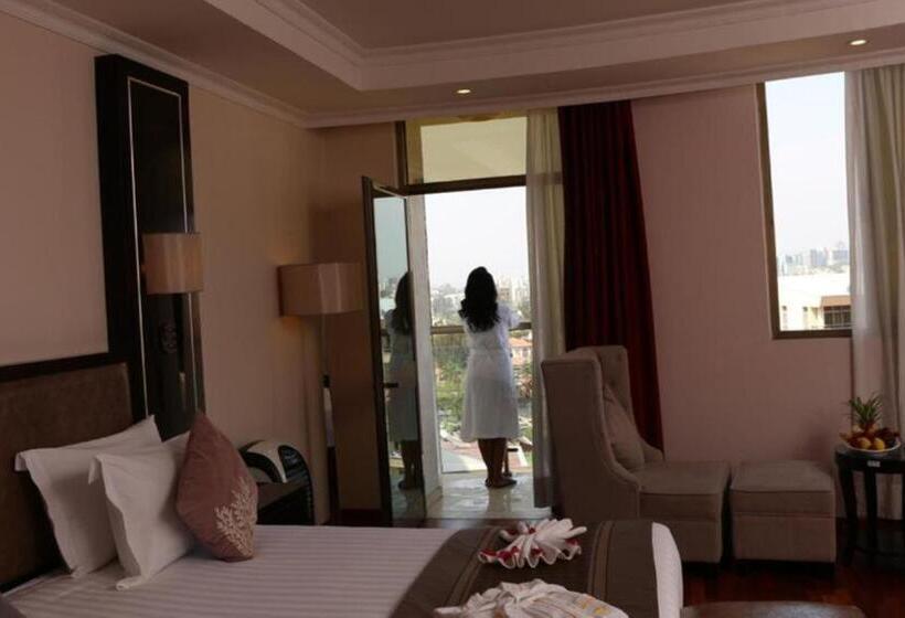 اتاق سوپریور, Saromaria