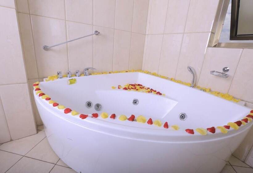 اتاق خانوادگی, Saromaria