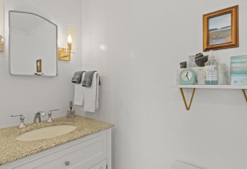 غرفة قياسية سرير كينج, The Seagrove Suites & Guest Rooms