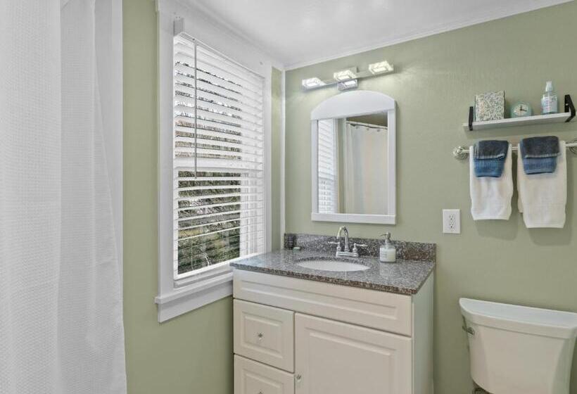 جناح ديلوكس سرير كينج, The Seagrove Suites & Guest Rooms