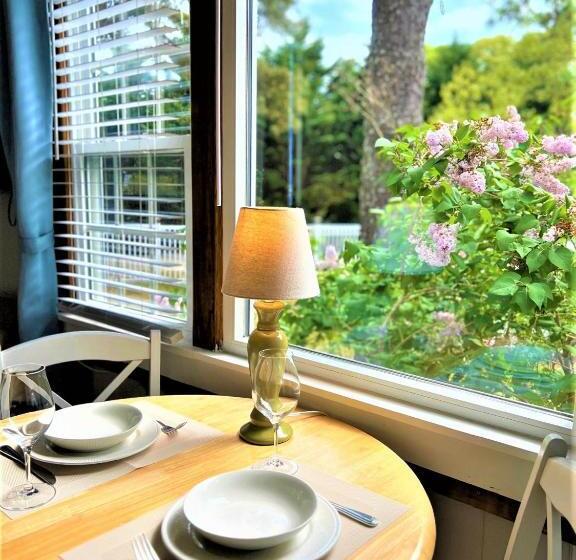 디럭스 스위트 킹 침대, The Seagrove Suites & Guest Rooms