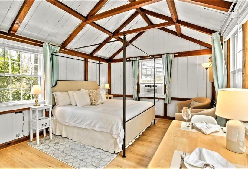 디럭스 스위트 킹 침대, The Seagrove Suites & Guest Rooms