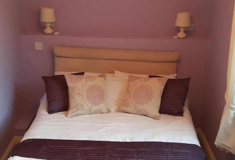 غرفة سوبيريور, Three Coopers