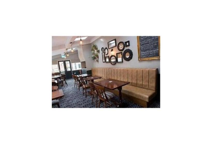 غرفة قياسية, Three Coopers