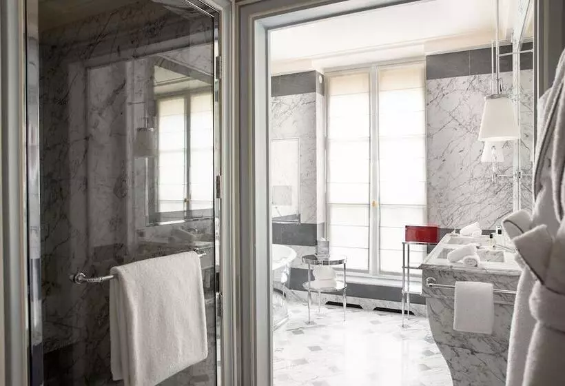 Chambre Prestige, La Réserve Paris Hotel & Spa