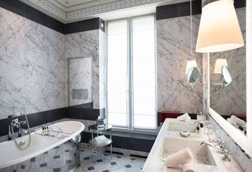 Chambre Prestige, La Réserve Paris Hotel & Spa