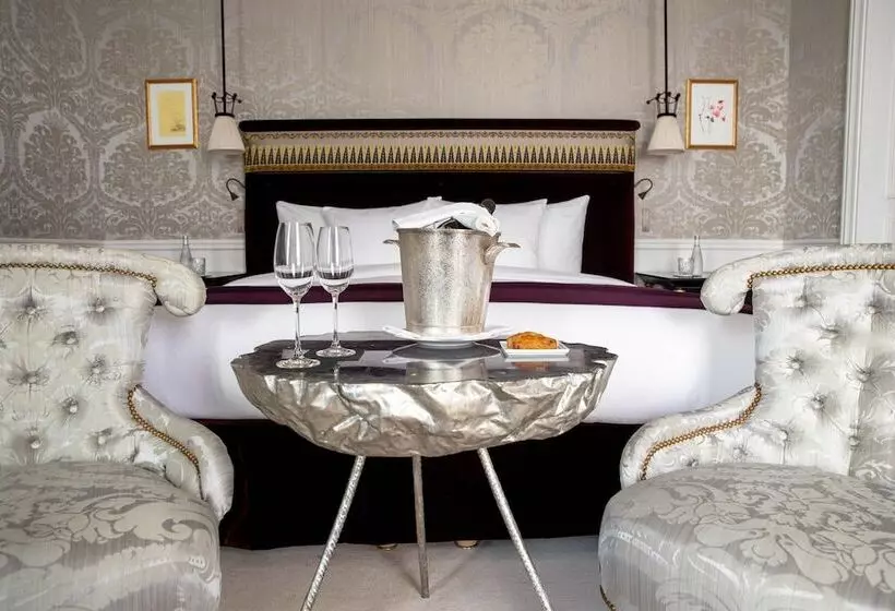 Chambre Premium, La Réserve Paris Hotel & Spa