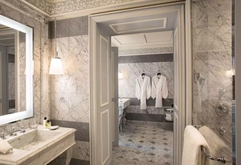 Junior Suite Prestige, La Réserve Paris Hotel & Spa