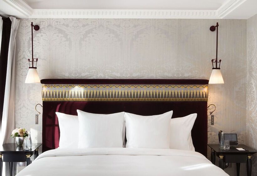 Junior Suite, La Réserve Paris Hotel & Spa