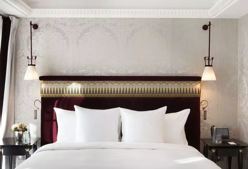 Junior Suite, La Réserve Paris Hotel & Spa