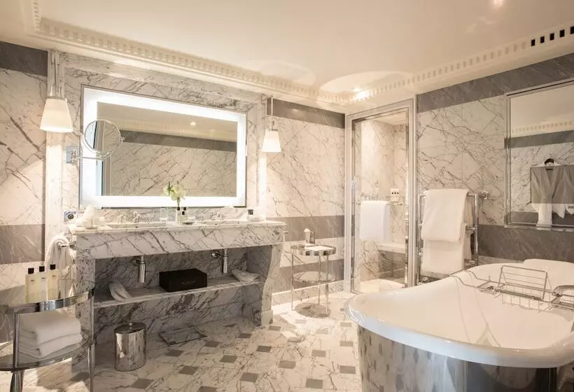 Suite, La Réserve Paris Hotel & Spa