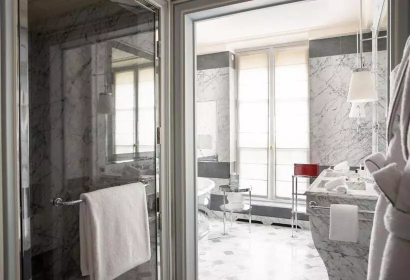 Chambre Prestige, La Réserve Paris Hotel & Spa