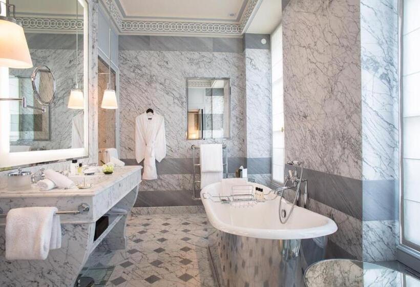 Chambre Prestige, La Réserve Paris Hotel & Spa