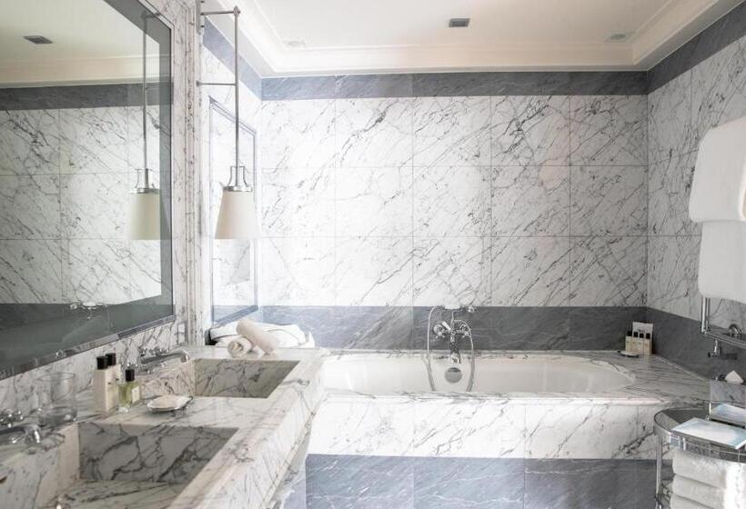 سوئیت جونیور پرستیژ, La Réserve Paris Hotel & Spa