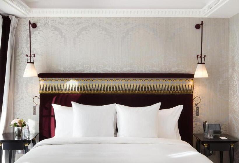 سوییت جونیور, La Réserve Paris Hotel & Spa