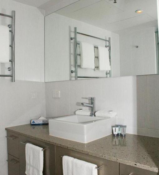 דירת חדר, Lanai Riverside Apartments