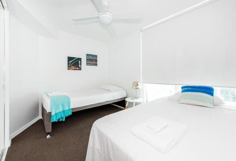 דירת שלושה חדרים, Lanai Riverside Apartments