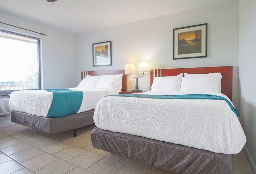 带2个双人床的标准工作室, American Best Inn Perry