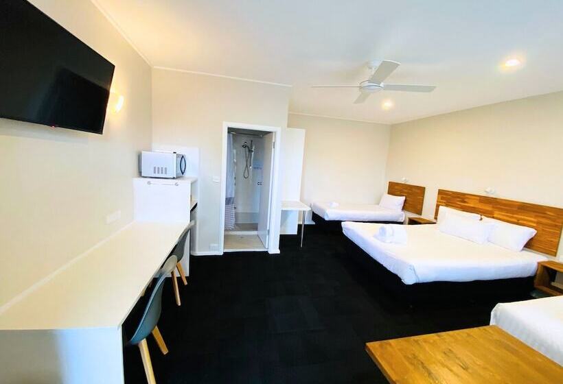 家庭间, Nowra Motor Inn