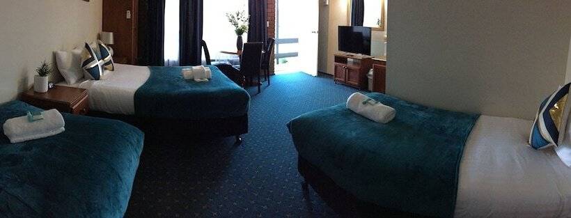חדר משפחתי, Nowra Motor Inn