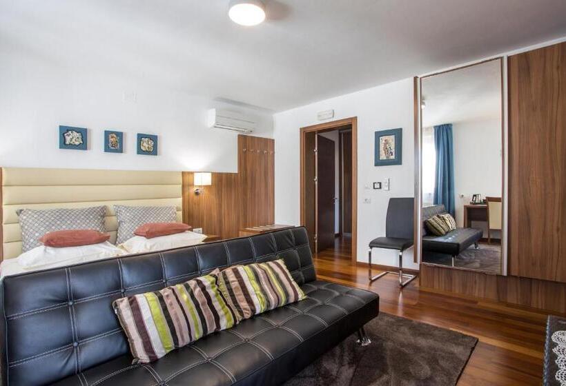 발코니 수피리어 룸, Residence Villa Karda