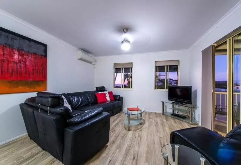 Huoneisto 1 Makuuhuone Merinäkymä, Airlie Apartments