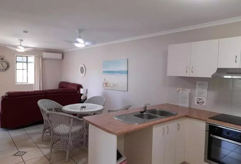 Huoneisto 1 Makuuhuone Puutarhanäkymä, Airlie Apartments