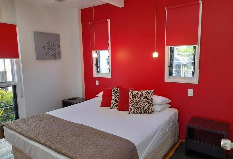 Superior 2-bedroom flat with sea view, Airlie Apartments