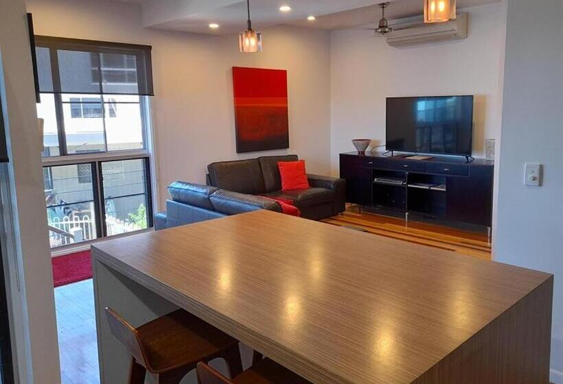 オーシャンビューのスーペリアー１ベッドルームアパートメント, Airlie Apartments