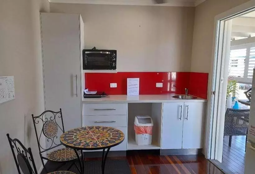 Standard-studio, Airlie Apartments
