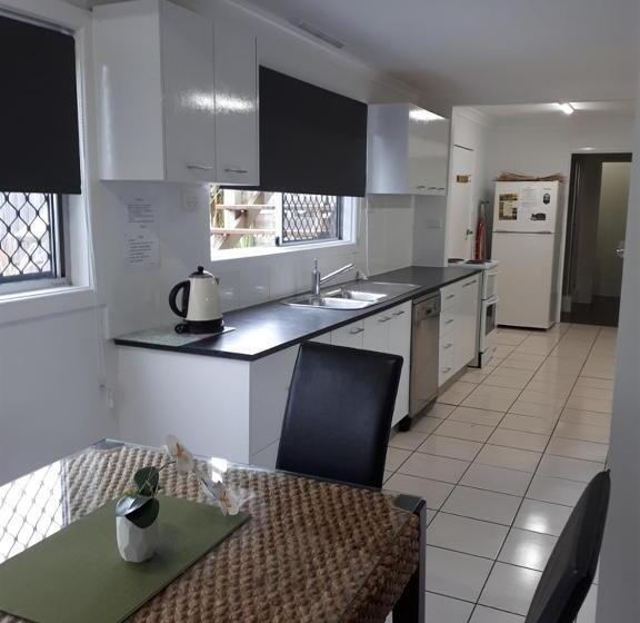 ２ベッドルームアパートメント, Airlie Apartments