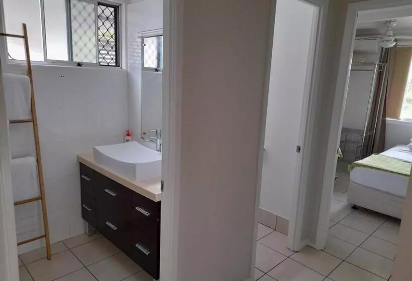 2 Bedroom Apartment Garden View, Airlie Apartments