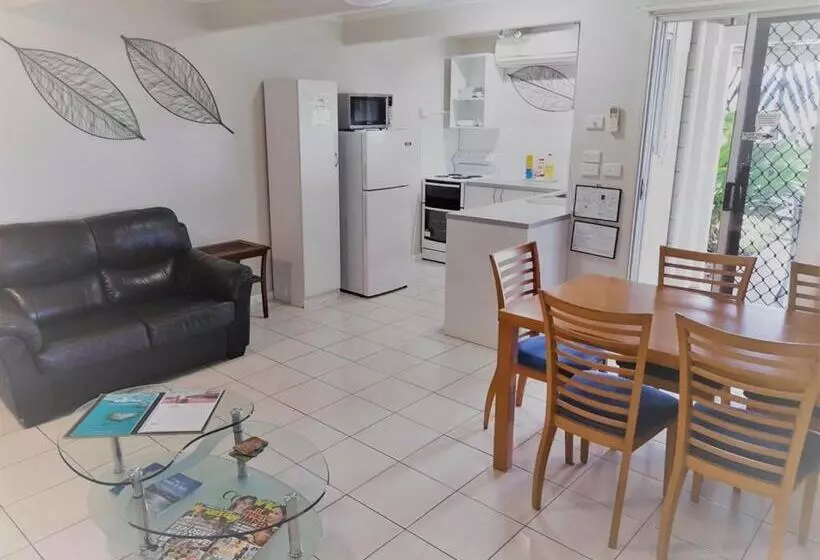 2 Bedroom Apartment Garden View, Airlie Apartments