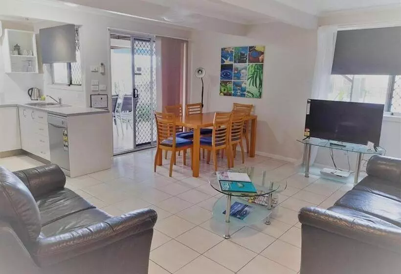 2 Bedroom Apartment Garden View, Airlie Apartments