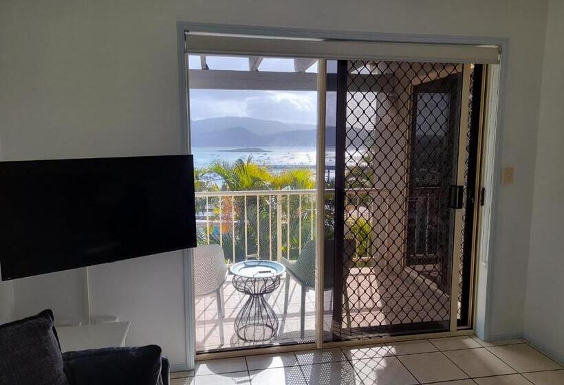 バルコニー付き１ベッドルームアパートメント, Airlie Apartments