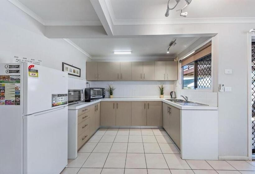 プールの見える１ベッドルームアパートメント, Airlie Apartments