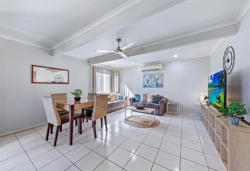 プールの見える１ベッドルームアパートメント, Airlie Apartments