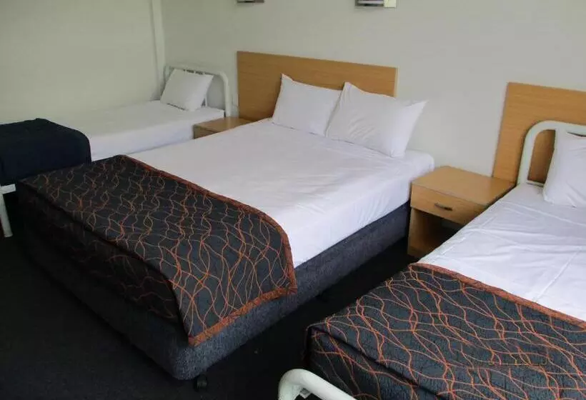 اتاق خانوادگی, Airway Motel