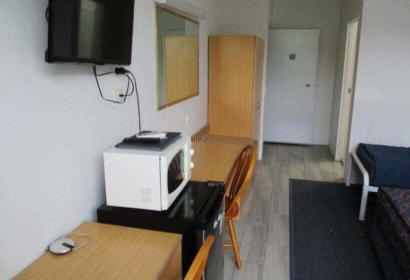 패밀리 룸, Airway Motel