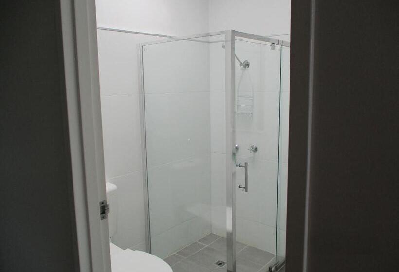 غرفة عائلية, Airway Motel